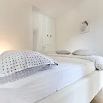 Near Center With Free Parking And Air Condition In Each