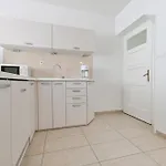 Near Center With Free Parking And Air Condition In Each Apartmán *