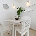 Near Center With Free Parking And Air Condition In Each Apartmán *