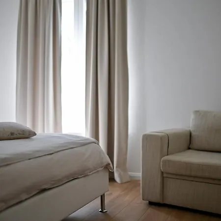 Near Center With Free Parking And Air Condition In Each ザダル