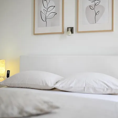 Near Center With Free Parking And Air Condition In Each ザダル