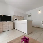 Near Center With Free Parking And Air Condition In Each Appartamento *