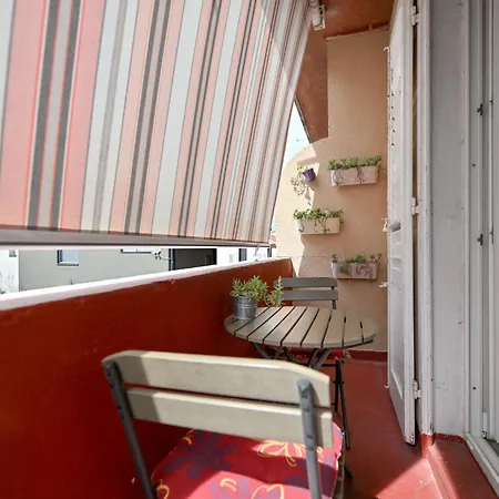 Near Center With Free Parking And Air Condition In Each *