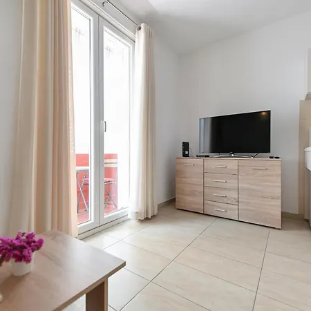 Near Center With Free Parking And Air Condition In Each 公寓