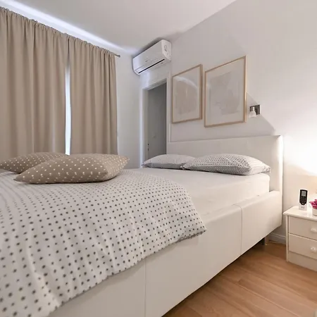 公寓 Near Center With Free Parking And Air Condition In Each *