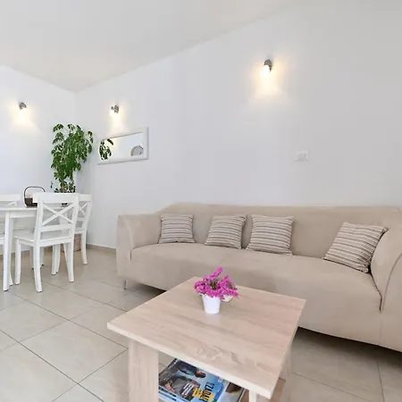 Near Center With Free Parking And Air Condition In Each