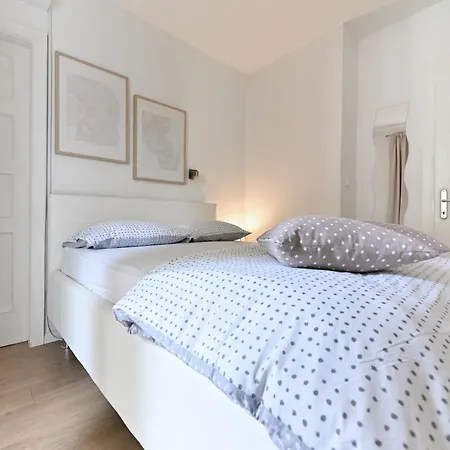 Apartman Near Center With Free Parking And Air Condition In Each Zadar