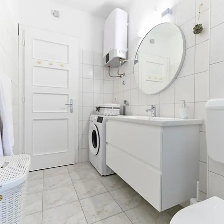 Near Center With Free Parking And Air Condition In Each 公寓