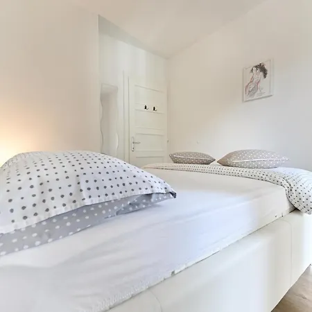 Near Center With Free Parking And Air Condition In Each