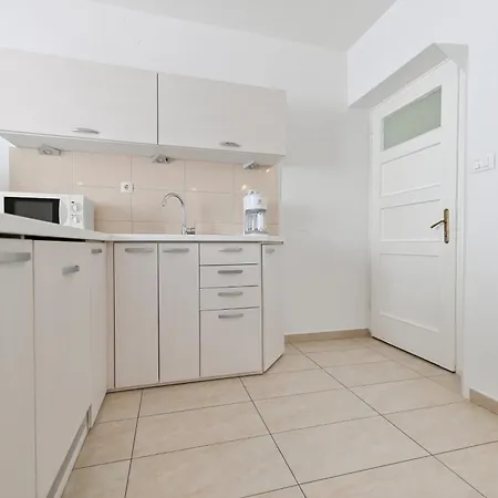 Near Center With Free Parking And Air Condition In Each 公寓 *