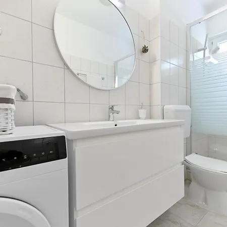 Near Center With Free Parking And Air Condition In Each *