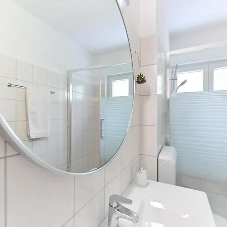 Near Center With Free Parking And Air Condition In Each 公寓 *