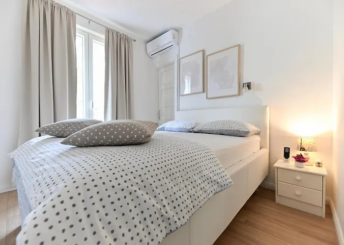 Near Center With Free Parking And Air Condition In Each Zadar