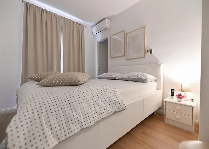 Apartamento Near Center With Free Parking And Air Condition In Each *