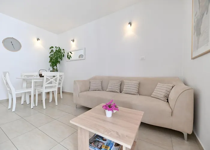 Near Center With Free Parking And Air Condition In Each