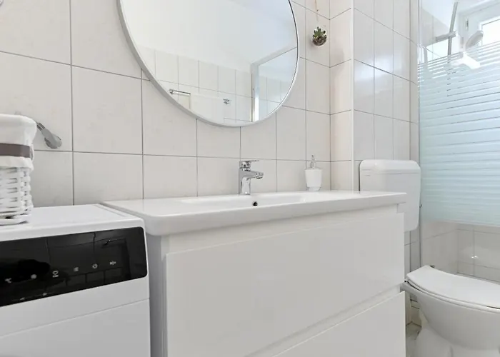 Near Center With Free Parking And Air Condition In Each *